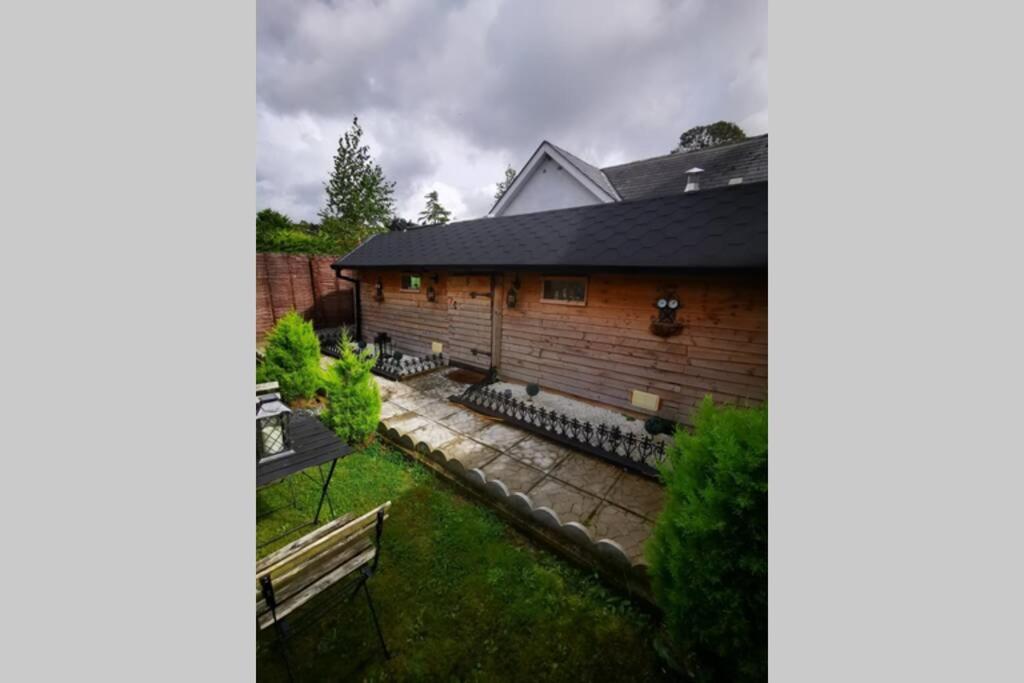 Lazy Lodge Glamping Pod With Hot Tub Port Laoise Ngoại thất bức ảnh