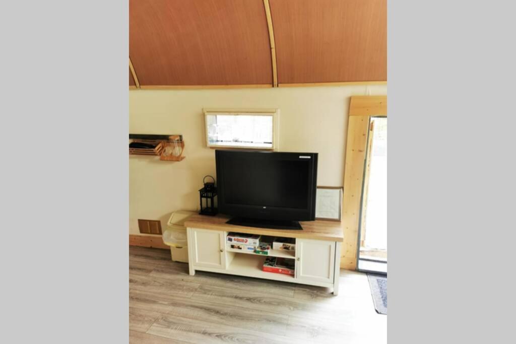 Lazy Lodge Glamping Pod With Hot Tub Port Laoise Ngoại thất bức ảnh